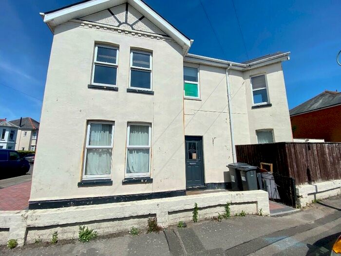 2 Bedroom Flat To Rent In West Road, Bournemouth, Dorset, BH5