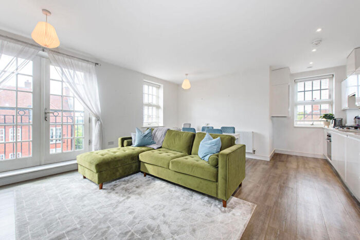 1 Bedroom Flat To Rent In Collison Avenue, , Barnet, EN5