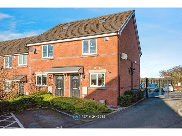 3 Bedroom End Of Terrace House To Rent In Beaumont Rise, Bolton, BL3