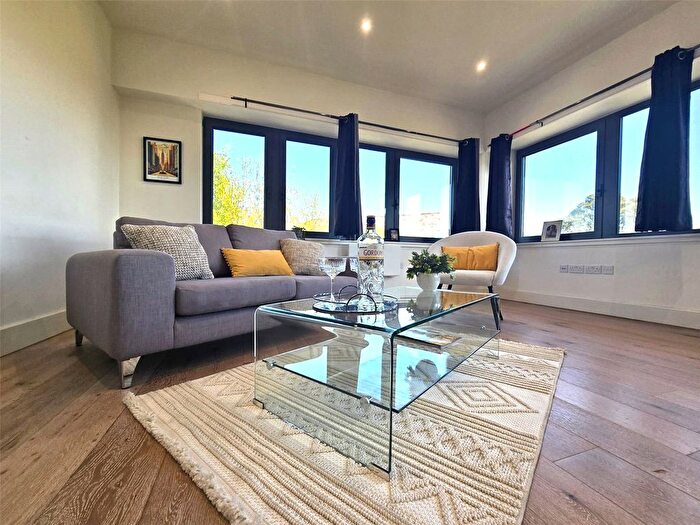 1 Bedroom Flat For Sale In Mondial Way, Hayes, UB3