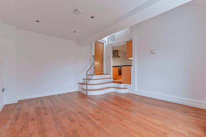 1 Bedroom Flat To Rent In Royal College Street, Camden, London, NW1