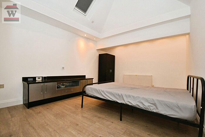 1 Bedroom Studio To Rent In Meadow Court, St. Johns Road, Isleworth, TW7