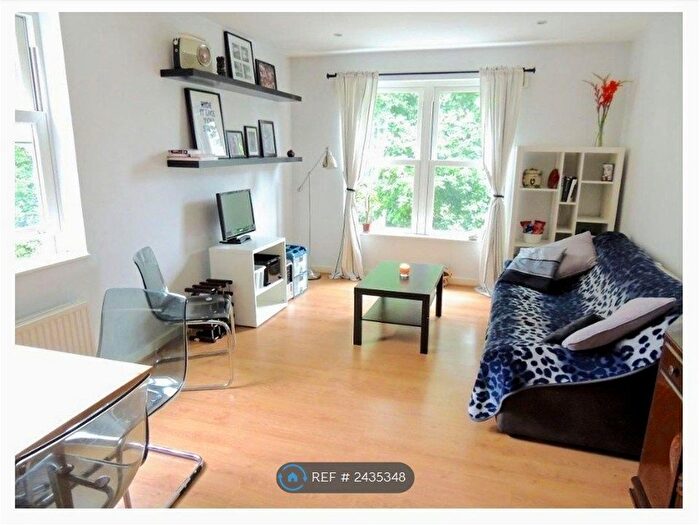 2 Bedroom Flat To Rent In Clapham Common South Side, London, SW4
