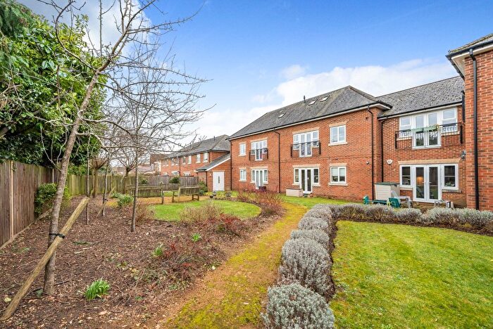 2 Bedroom Flat To Rent In Winch's Meadow, Burnham, Bucks, SL1