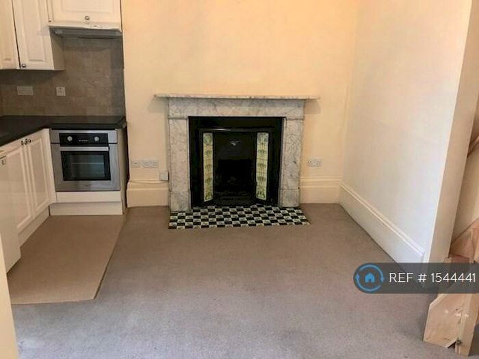 Studio To Rent In St Georges Road, Cheltenham, GL50
