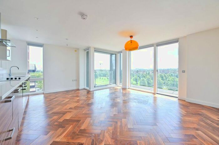 2 Bedroom Flat To Rent In Albany Road, Elephant And Castle, London, SE5