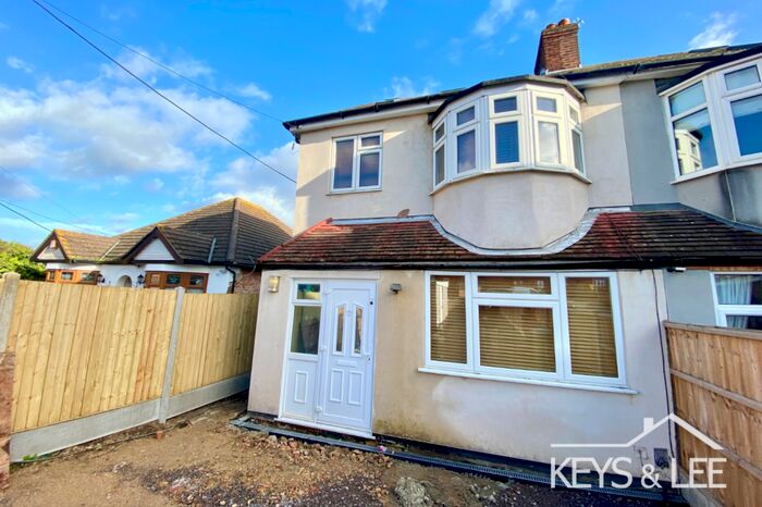 4 Bedroom Semi-Detached House To Rent In Lodge Lane, Romford, RM5