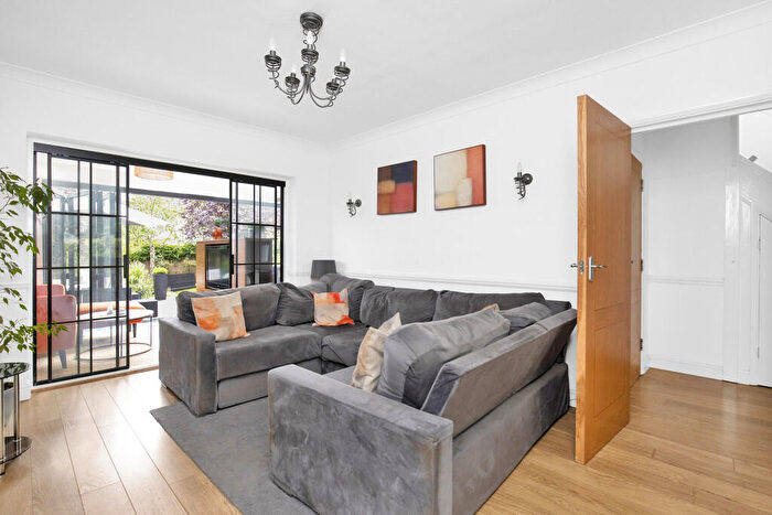 4 Bedroom Detached House For Sale In Redstone Hill, Redhill, RH1