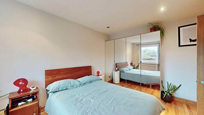 2 Bedroom Apartment For Sale In Tudor Close, Highgate, N6