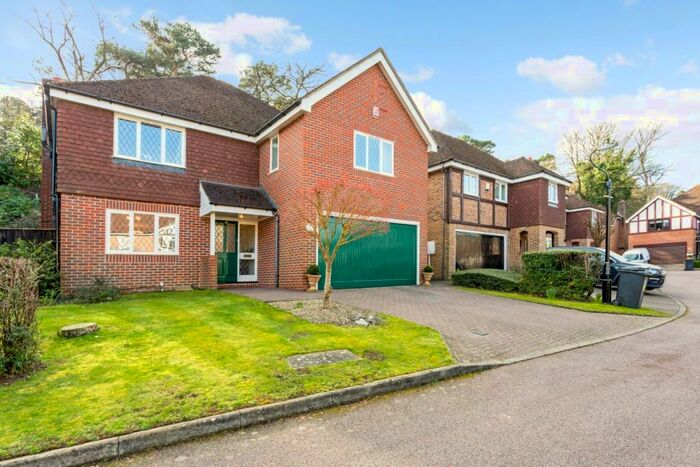 4 Bedroom Detached House To Rent In Birkdale Gardens Croydon, CR0