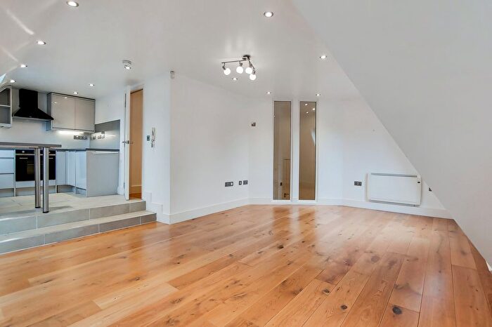 1 Bedroom Flat To Rent In Leopold Road, Ealing, W5