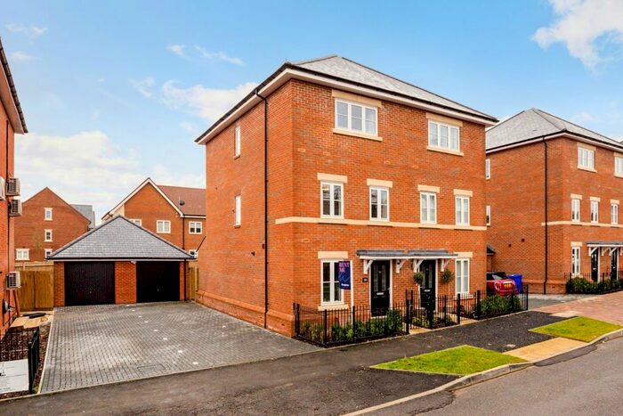 3 Bedroom Detached House To Rent In Montgomery Avenue, Aldershot, GU11