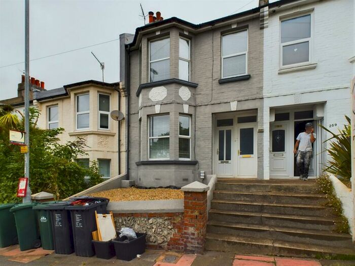 2 Bedroom Flat To Rent In Bear Road, BN2