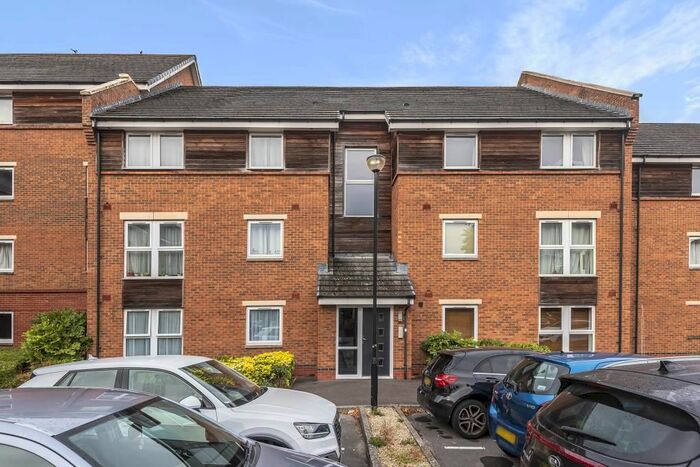 2 Bedroom Flat To Rent In Old Town, Swindon, SN1