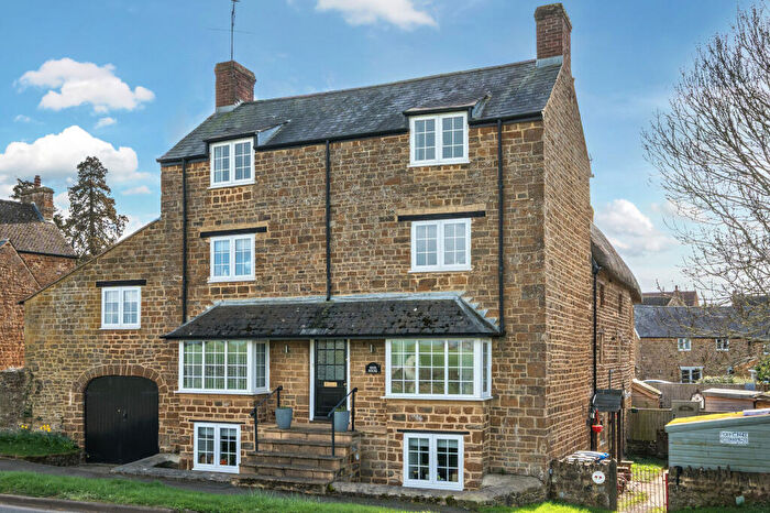 4 Bedroom House For Sale In Aynho Road, Adderbury, OX17