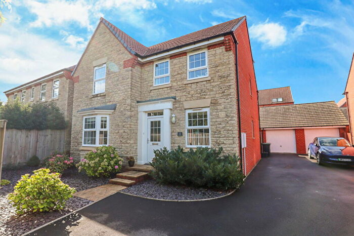 4 Bedroom Detached House For Sale In Weston Close, Calne, SN11