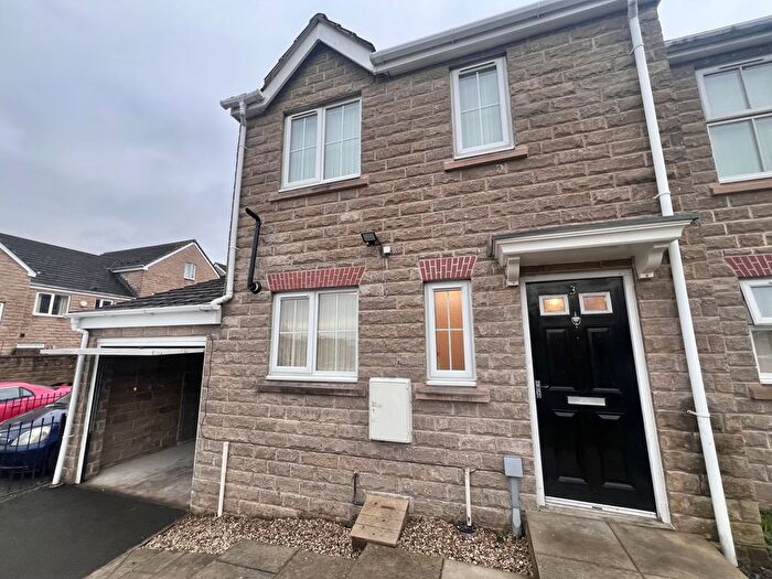 3 Bedroom Semi-Detached House To Rent In Woodcross Court, Bradford, West Yorkshire, BD5