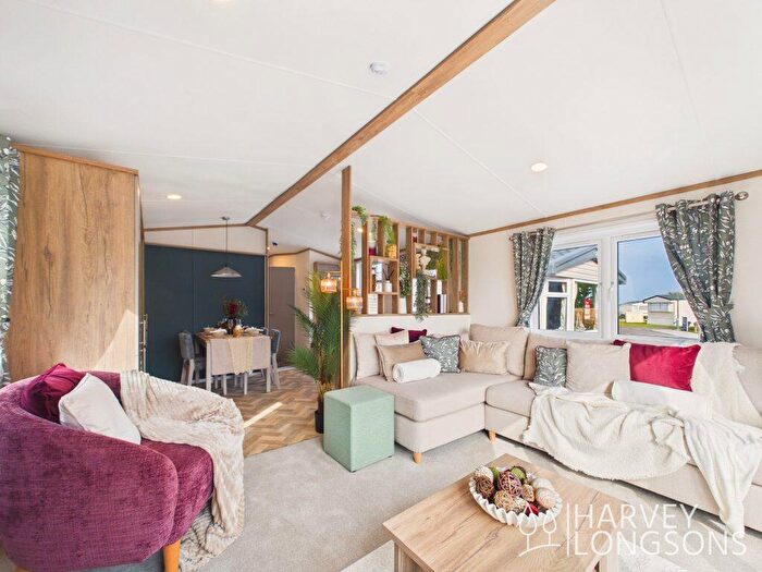 2 Bedroom Park Home For Sale In Pakefield Holiday Park, NR33