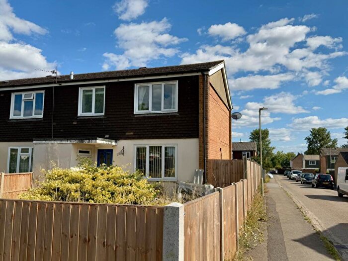 3 Bedroom Semi-Detached House For Sale In Lodden Avenue, Berinsfield, OX10