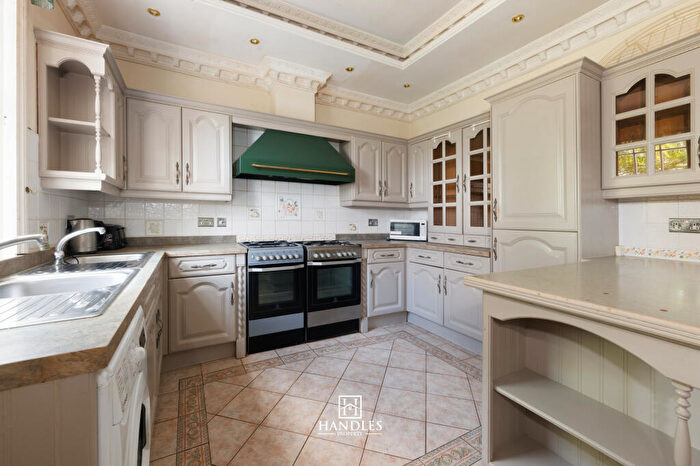 9 Bedroom Apartment To Rent In - Clarendon Square, Leamington Spa, Warwickshire, CV32