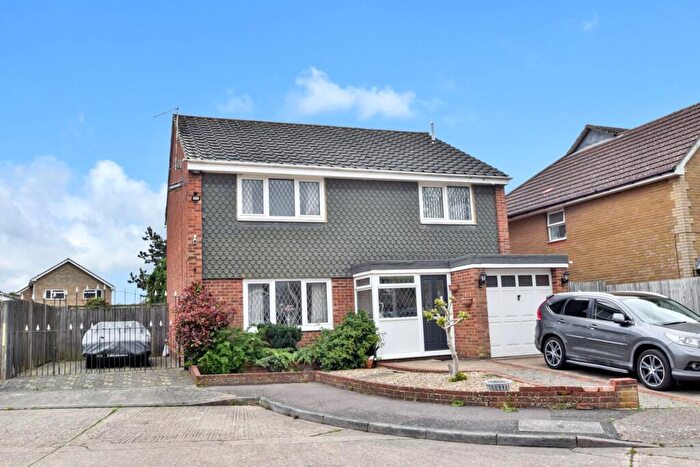4 Bedroom Detached House For Sale In Meadside Walk, Walderslade, Chatham, ME5