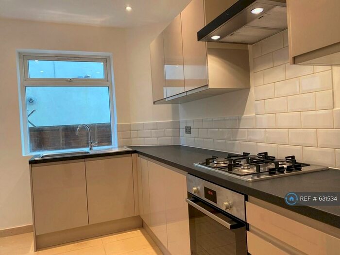 2 Bedroom Maisonette To Rent In Dawlish Court, London, NW7