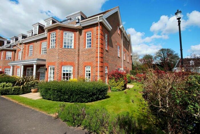 2 Bedroom Retirement Property For Sale In Farmery Court, Castle Village, Berkhamsted, Hertfordshire, HP4