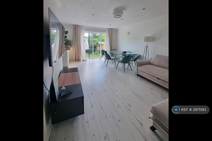 3 Bedroom Bungalow To Rent In Birch Grove, Potters Bar, EN6