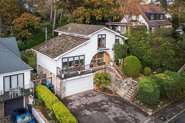 3 Bedroom Detached House For Sale In Kings Avenue, Penn Hill, BH14