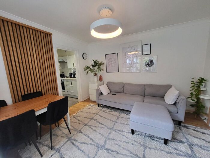 2 Bedroom Flat To Rent In Seward Road, Hanwell, W7