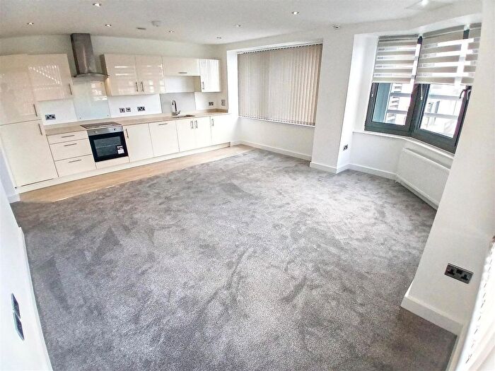 2 Bedroom Flat To Rent In Parkstone Road, Poole, BH15