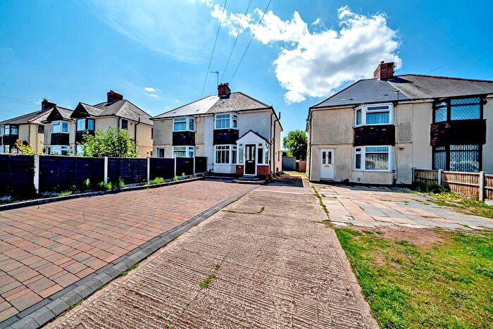 3 Bedroom Semi-Detached House For Sale In Barns Lane, Walsall, WS4