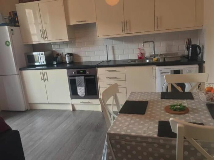 3 Bedroom Flat To Rent In James Street, Stirling, FK8