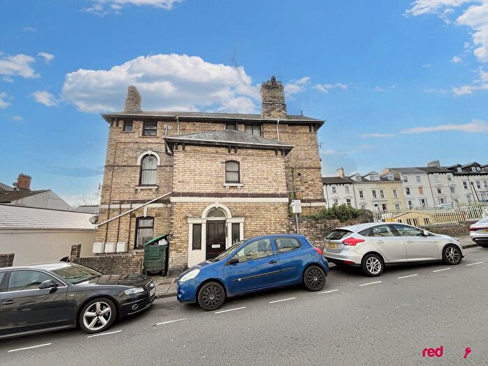 1 Bedroom Flat To Rent In The Grove, Clytha Square, Newport, NP20