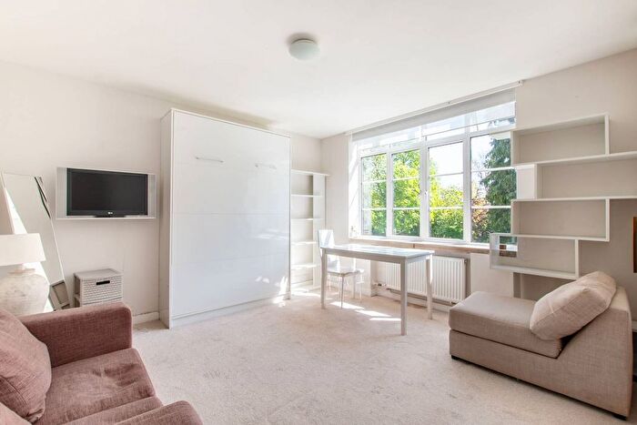 Studio To Rent In Willesden Lane, Brondesbury, London, NW6