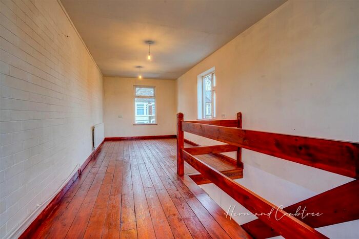 3 Bedroom End Of Terrace House For Sale In Corporation Road, Grangetown, Cardiff, CF11