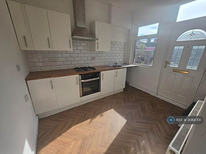2 Bedroom Terraced House To Rent In Bank St, Barnsley, S71