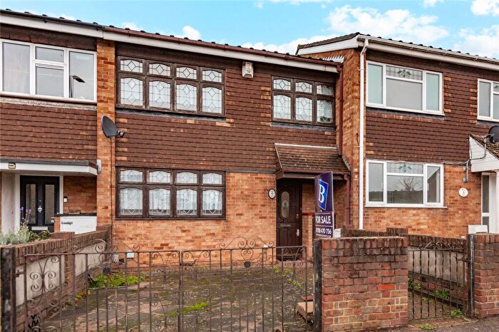 3 Bedroom Terraced House For Sale In Ongar Way, Rainham, RM13