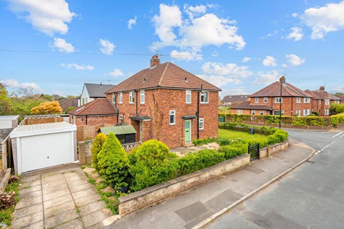 3 Bedroom Semi-Detached House For Sale In Almsford Road, Harrogate, HG2