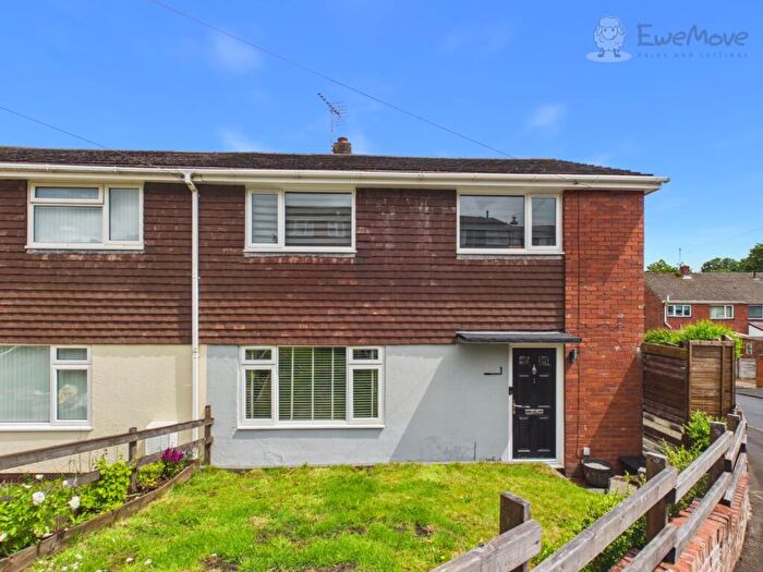 4 Bedroom End Of Terrace House For Sale In Lime Kiln Road, Tiverton, Devon, EX16