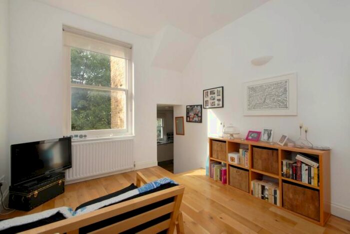 2 Bedroom Flat To Rent In Coverdale Road, Shepherds Bush, London, W12