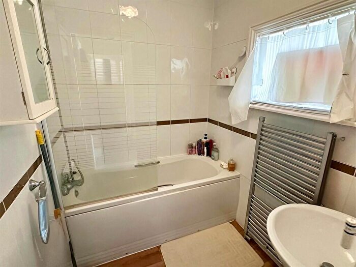 1 Bedroom Flat To Rent In Charminster Road, Bournemouth, BH8
