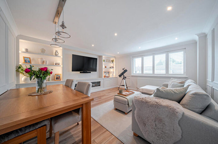 2 Bedroom Apartment For Sale In Clifton Close, Farnborough Village, Orpington, Kent, BR6