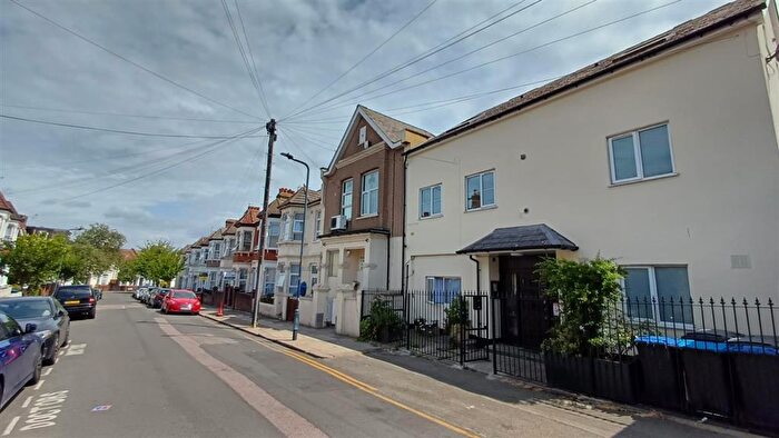 1 Bedroom Flat For Sale In St. Thomas's Road, London, NW10