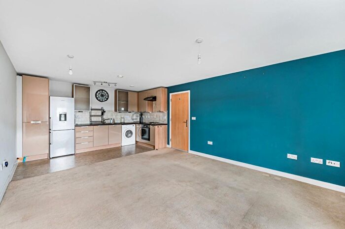 2 Bedroom Block Of Flats For Sale In Lanadron Close, Isleworth, TW7