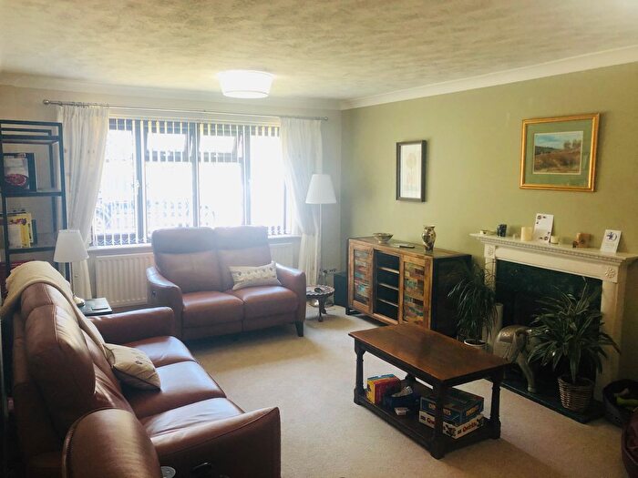 4 Bedroom Detached House To Rent In Crowhurst Close, Crawley, RH10