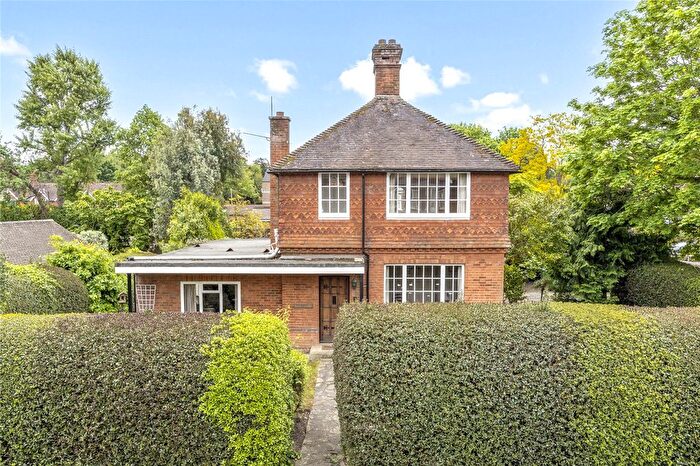 3 Bedroom Detached House For Sale In St. Georges Road, Weybridge, Surrey, KT13