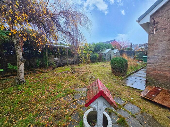 3 Bedroom Bungalow For Sale In Haldane Close, Brierley, Barnsley, S72