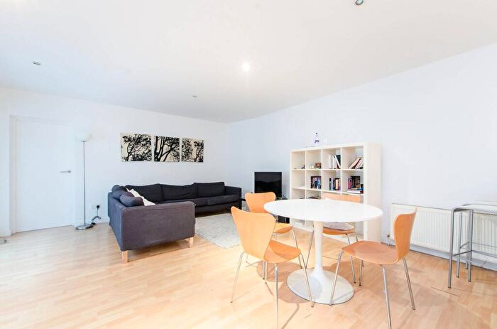 2 Bedroom Flat To Rent In Green Dragon Yard, Spitalfields, London, E1