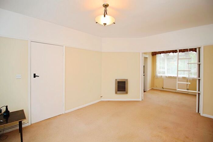 3 Bedroom Semi-Detached House For Sale In Westfield Road, Off Glenfield Road, LE3